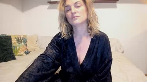 Snapshot of jadore_able82 chatting on 7, 3, 2025 elena online show from 7, 3, 2025