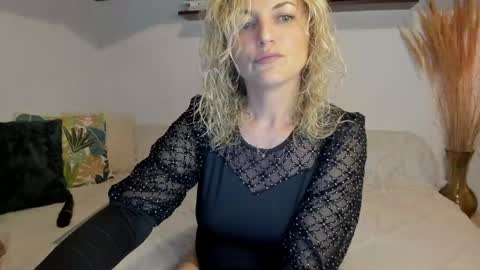 elena online show from 17, 5, 2026