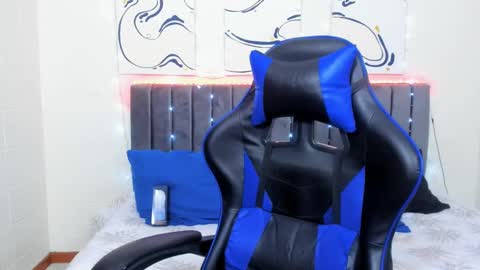 Snapshot of jake_shadow14 chatting on 24, 12, 2024 Hi guys im new 3 online show from 24, 12, 2024