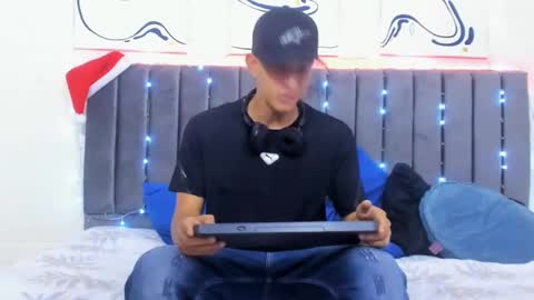 Snapshot of jake_shadow14 chatting on 30, 12, 2024 Hi guys im new 3 online show from 30, 12, 2024