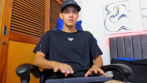 Snapshot of jake_shadow14 chatting on 27, 1, 2025 Hi guys im new 3 online show from 27, 1, 2025