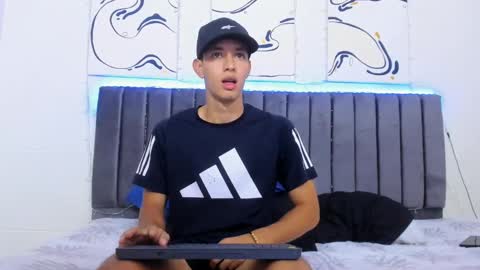 Snapshot of jake_shadow14 chatting on 8, 2, 2025 Hi guys im new 3 online show from 8, 2, 2025