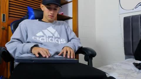 Snapshot of jake_shadow14 chatting on 22, 2, 2025 Hi guys im new 3 online show from 22, 2, 2025