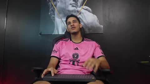 Snapshot of jakemoxley chatting on 30, 11, 2025 JakeMoxley online show from 30, 11, 2025