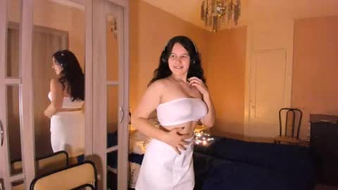 Snapshot of jaleesasabaj chatting on 8, 10, 2025 Lisa online show from 8, 10, 2025