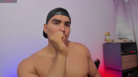 Snapshot of jamesgraay chatting on 28, 10, 2025 James Gray online show from 28, 10, 2025