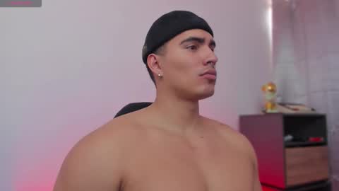 Snapshot of jamesgraay chatting on 18, 11, 2025 James Gray online show from 18, 11, 2025