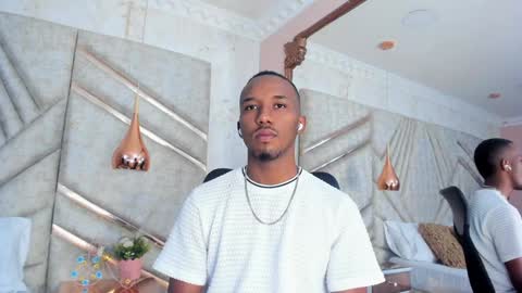 Snapshot of jamesparck chatting on 13, 1, 2025 James online show from 13, 1, 2025