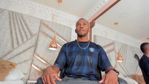 Snapshot of jamesparck chatting on 26, 1, 2025 James online show from 26, 1, 2025