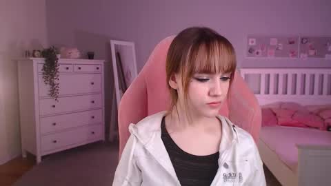 Snapshot of jamie_chung chatting on 7, 11, 2025 jamie_chung online show from 7, 11, 2025