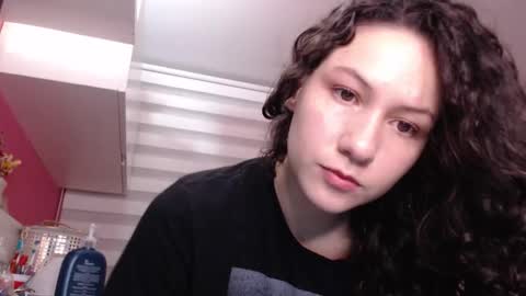 Snapshot of jane_r chatting on 27, 10, 2025 Jane online show from 27, 10, 2025