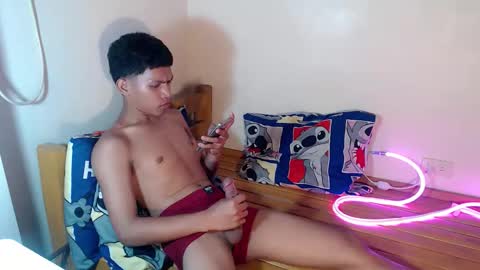 Snapshot of janlloyd04 chatting on 12, 9, 2025 janlloyd04 online show from 12, 9, 2025