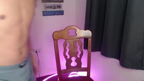 Snapshot of janlloyd04 chatting on 14, 11, 2025 janlloyd04 online show from 14, 11, 2025