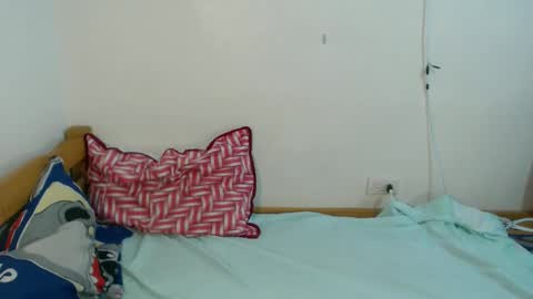 Snapshot of janlloyd04 chatting on 17, 11, 2025 janlloyd04 online show from 17, 11, 2025