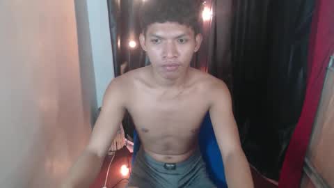 Snapshot of janlloyd04 chatting on 23, 11, 2025 janlloyd04 online show from 23, 11, 2025