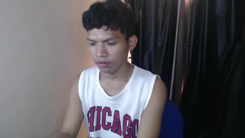 Snapshot of janlloyd04 chatting on 24, 11, 2025 janlloyd04 online show from 24, 11, 2025