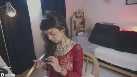 Snapshot of janne_maybe chatting on 1, 12, 2025 jmaybe e online show from 1, 12, 2025