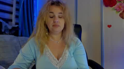 Snapshot of jansylines chatting on 8, 11, 2025 JansyLines online show from 8, 11, 2025