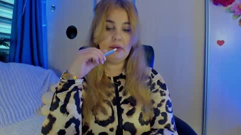 Snapshot of jansylines chatting on 19, 11, 2025 JansyLines online show from 19, 11, 2025