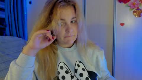 Snapshot of jansylines chatting on 3, 12, 2025 JansyLines online show from 3, 12, 2025