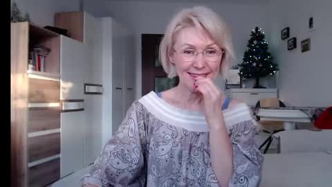 Snapshot of jasmin18v chatting on 15, 12, 2024 Jasmin room for people 40 online show from 15, 12, 2024