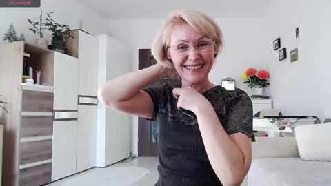 Jasmin room for people 40 online show from 16, 2, 2025