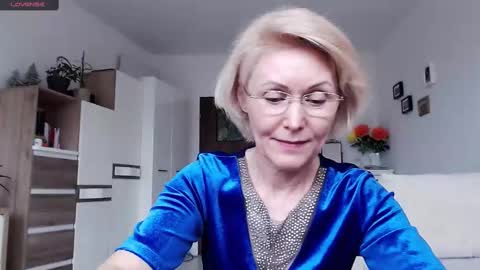 Jasmin room for people 40 online show from 23, 2, 2025