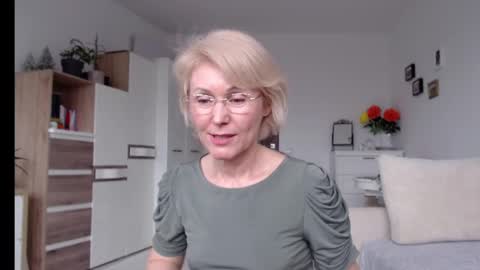 Jasmin room for people 40 online show from 25, 2, 2025