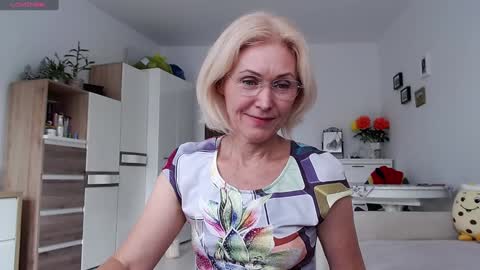 Snapshot of jasmin18v chatting on 12, 10, 2025 Jasmin room for people 40 online show from 12, 10, 2025