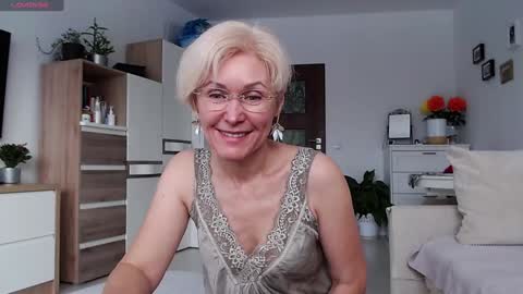 Snapshot of jasmin18v chatting on 28, 11, 2025 Jasmin room for people 40 online show from 28, 11, 2025