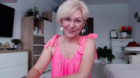 Snapshot of jasmin18v chatting on 30, 11, 2025 Jasmin room for people 40 online show from 30, 11, 2025