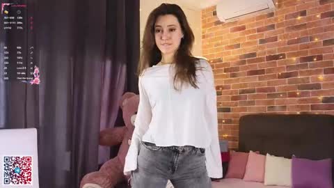 Snapshot of jasmindoroti chatting on 23, 10, 2025 Chloe online show from 23, 10, 2025