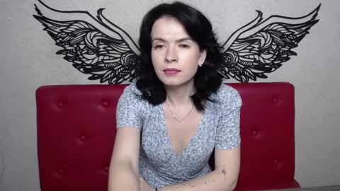 JasmineKouch online show from 28, 1, 2025