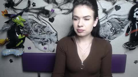 JasmineKouch online show from 8, 11, 2025