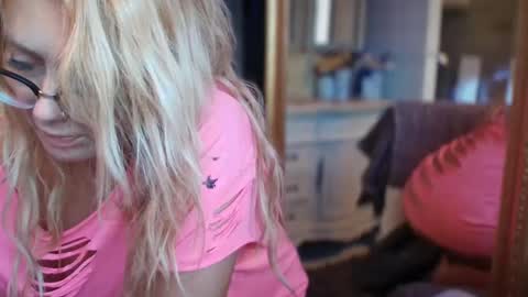 Snapshot of javlovesu chatting on 25, 9, 2025 JAV online show from 25, 9, 2025