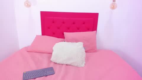 Jazmin Lewiss online show from 8, 1, 2025