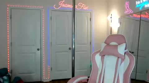 Snapshot of jazminefox chatting on 13, 5, 2026 Jazmine Fox online show from 13, 5, 2026