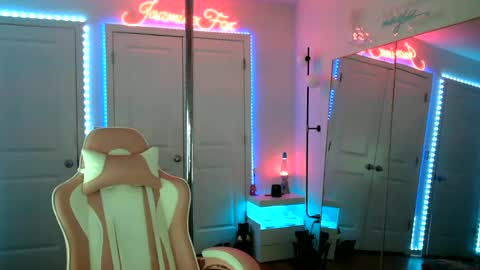 Jazmine Fox online show from 23, 7, 2026