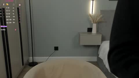 Snapshot of jazminenakano chatting on 28, 9, 2025 Mira the personal mirage D online show from 28, 9, 2025