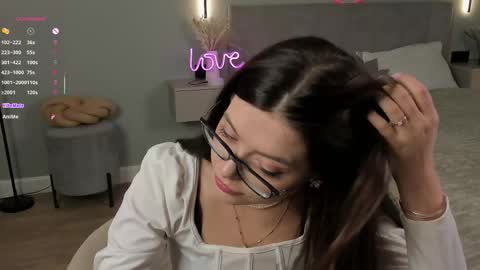 Snapshot of jazminenakano chatting on 19, 10, 2025 Mira the personal mirage D online show from 19, 10, 2025