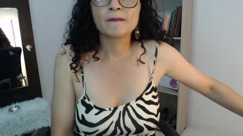 Snapshot of jeam_hot chatting on 3, 1, 2025 jeam_hot online show from 3, 1, 2025