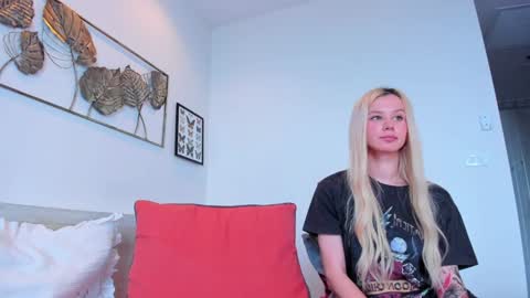 Snapshot of jean_mokujin chatting on 7, 2, 2025 Akila and Daria online show from 7, 2, 2025