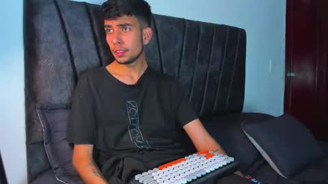 Snapshot of jei_cox chatting on 14, 10, 2025 jei online show from 14, 10, 2025