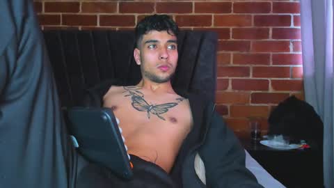 Snapshot of jei_cox chatting on 23, 11, 2025 jei online show from 23, 11, 2025