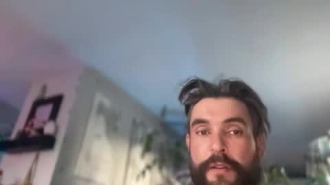 Snapshot of jellyfishfun chatting on 4, 12, 2025 Guy Jones online show from 4, 12, 2025