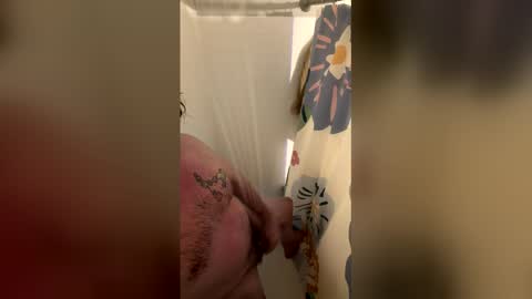 Snapshot of jellyfishfun chatting on 18, 12, 2025 Guy Jones online show from 18, 12, 2025