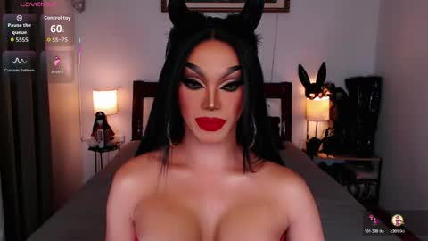 Snapshot of jenifers_body chatting on 1, 11, 2025 Queen Jenifer online show from 1, 11, 2025