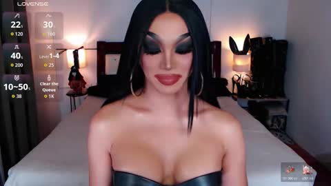 Snapshot of jenifers_body chatting on 5, 12, 2025 Queen Jenifer online show from 5, 12, 2025