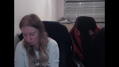 JenisAndPeter online show from 4, 10, 2025