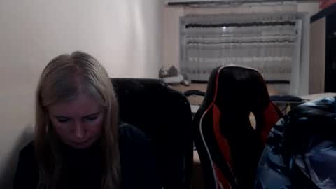 Snapshot of jenisandpeter chatting on 5, 6, 2026 JenisAndPeter online show from 5, 6, 2026